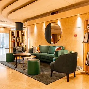 4* מלון Novotel Est